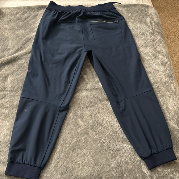 Lululemon’s ABC Jogger HEMMED (Classic Fit) Size Small Navy Blue - Picture 3 of 5